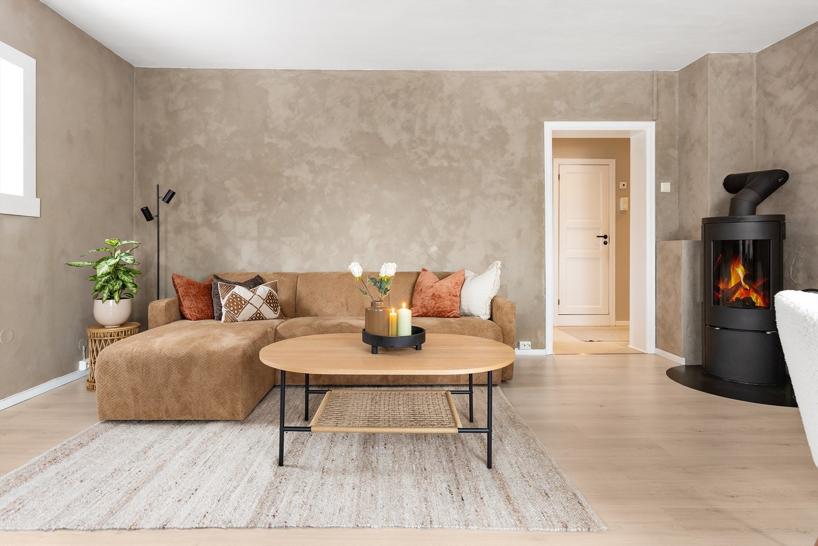 Peisovnen bidrar med ekstra varme og en hyggelig atmosfære på kjølige dager. Galleribilde