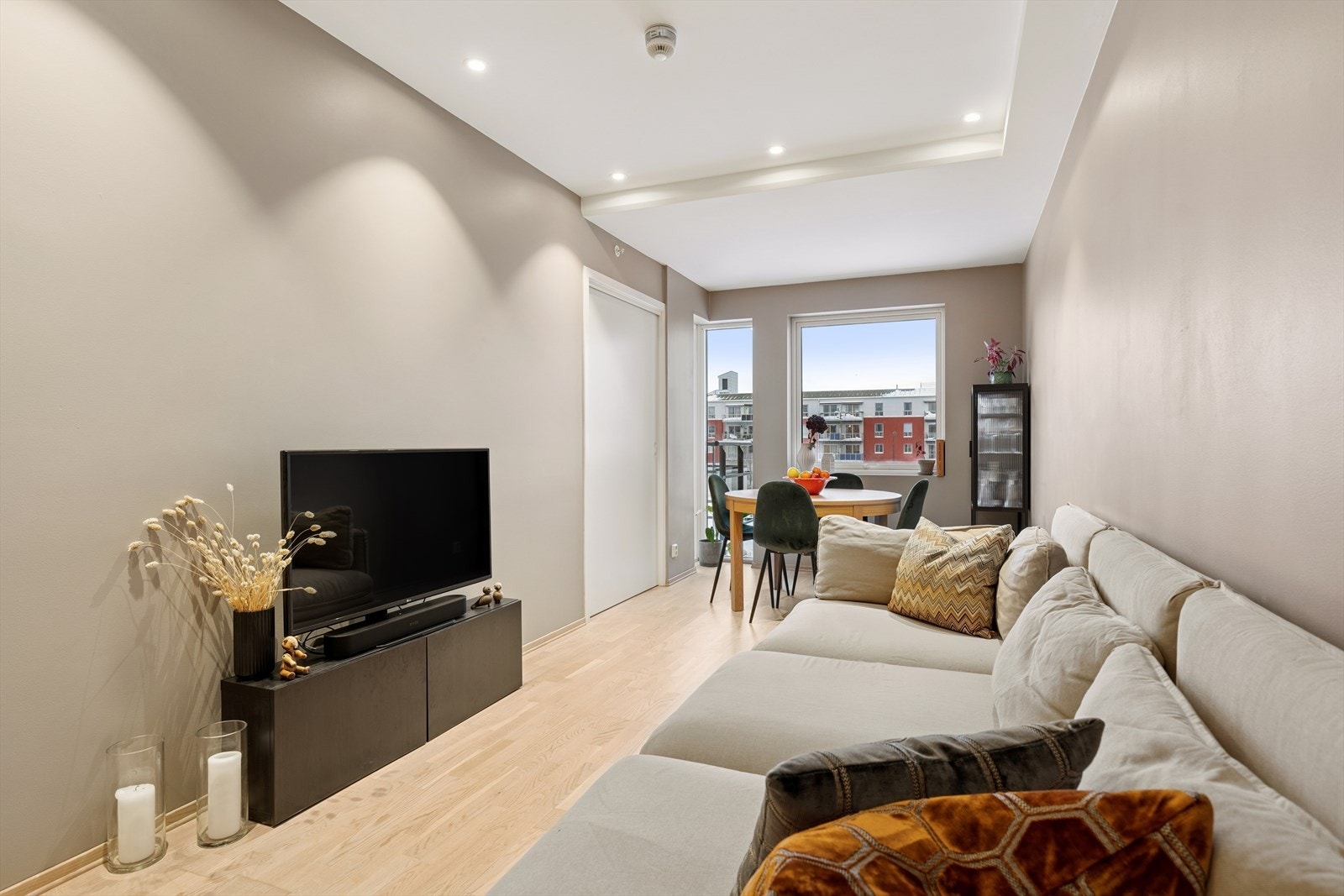 En areal effektiv leilighet med smarte løsninger som skyvedører til soverom og bod. Galleribilde