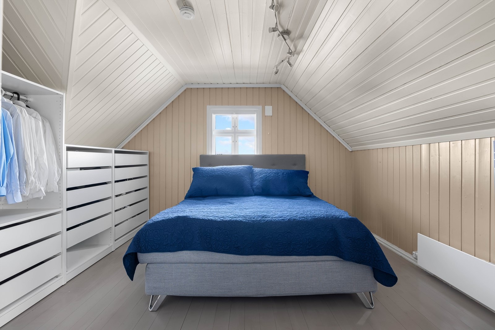 Boligen har 3 gode soverom i boligens 2.etasje Galleribilde