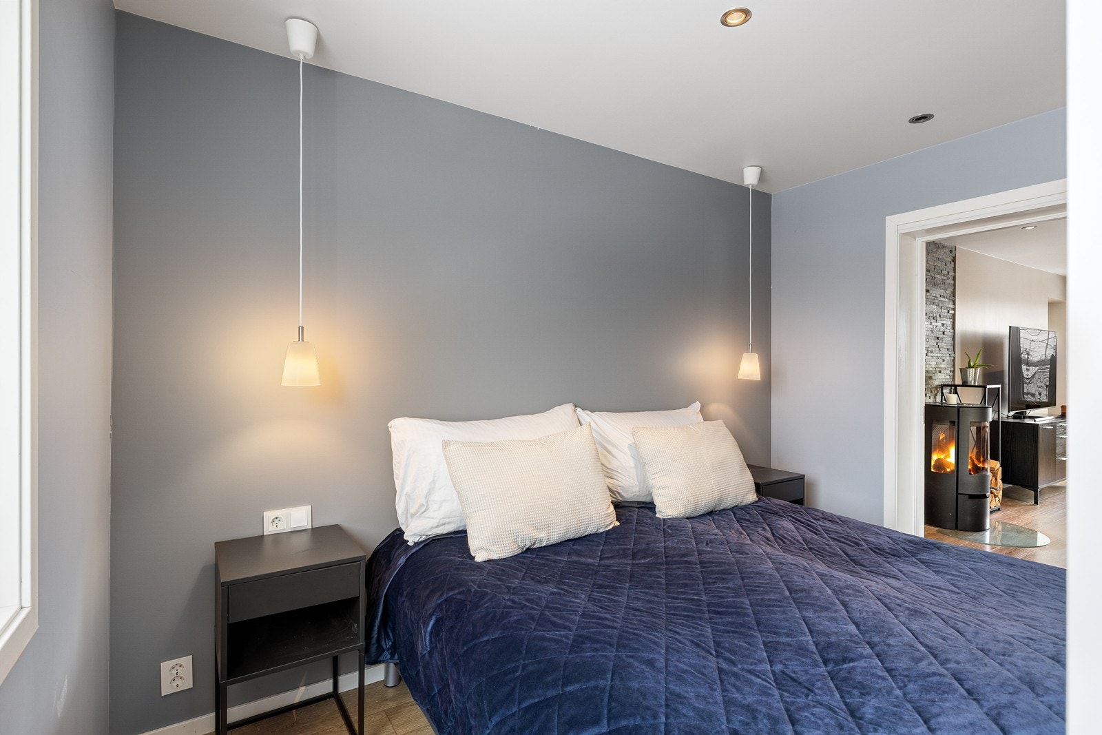 Leiligheten har to fine soverom av god størrelse med malte flater, og downlights i himling. Galleribilde