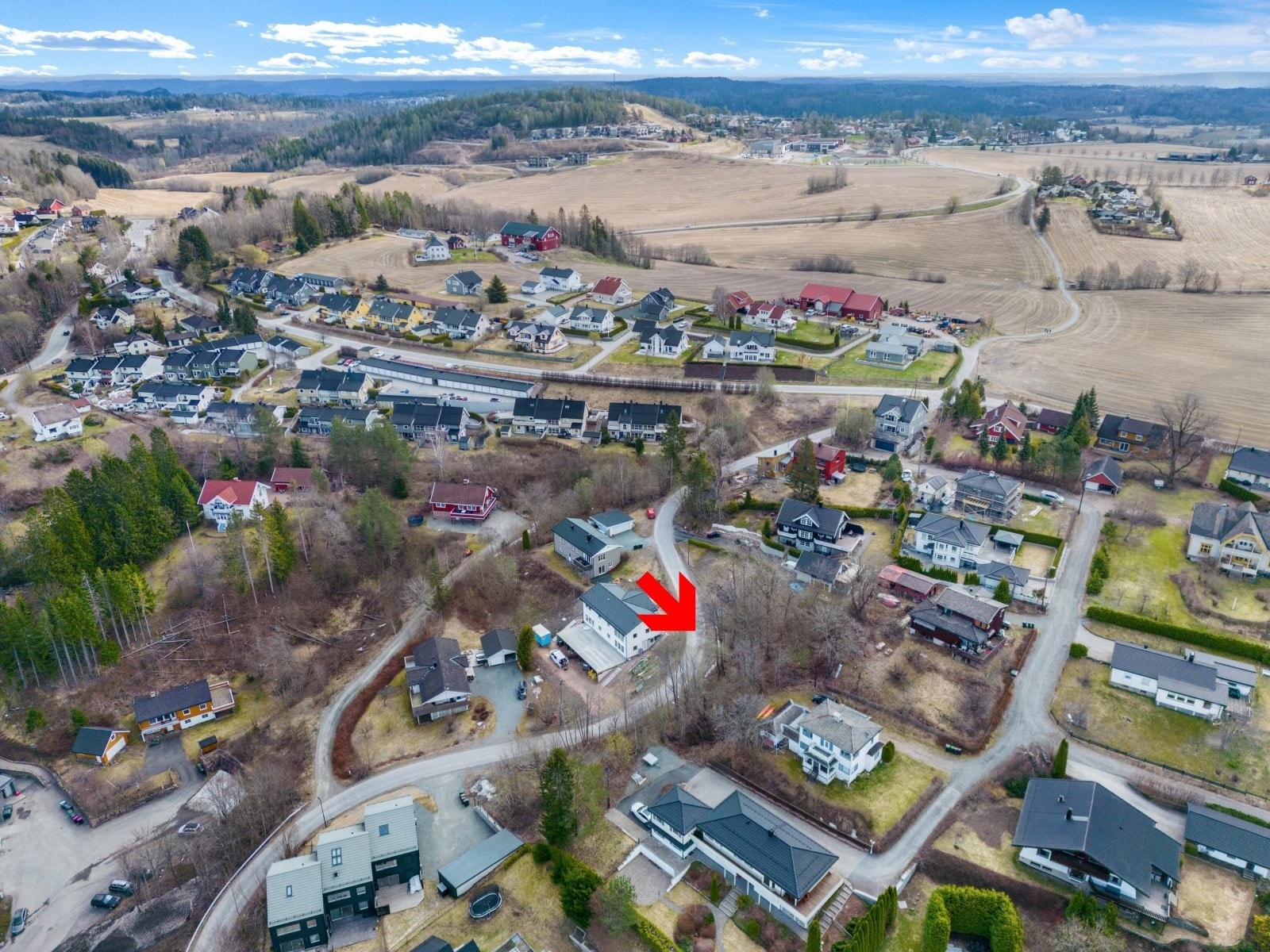 Landlig men sentralt. Gangavstand til alle viktige tilbud Galleribilde