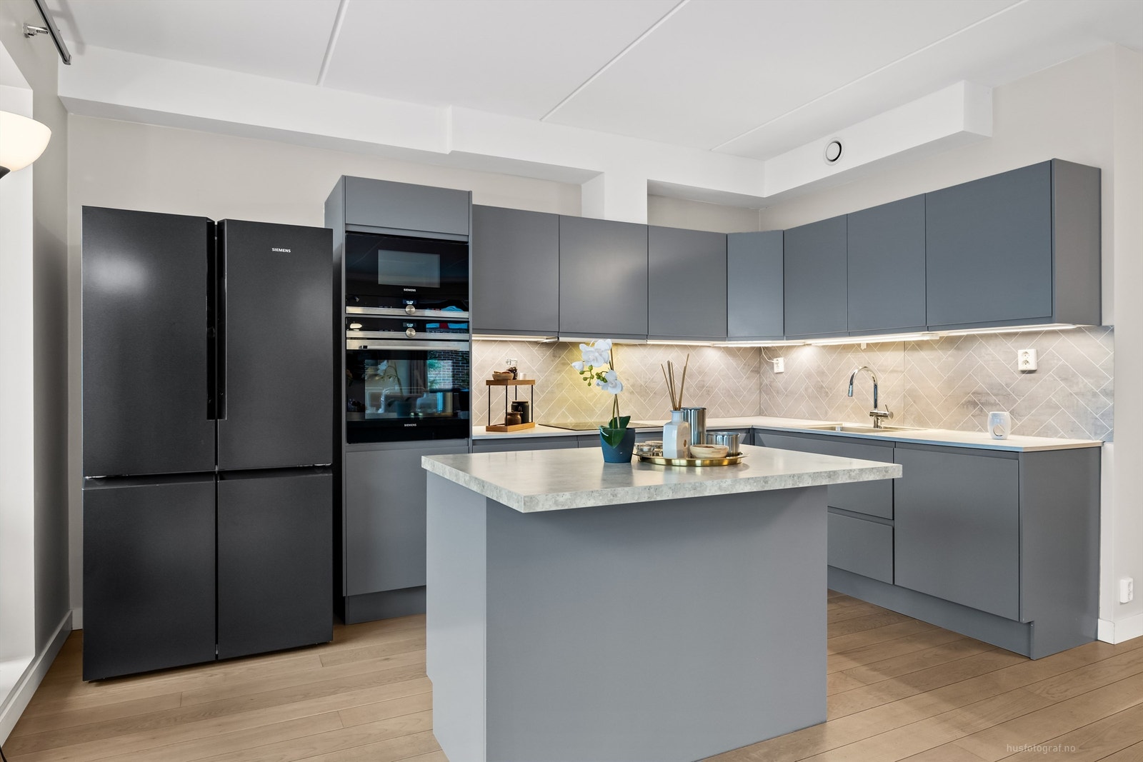 Kjøkkenet ble delvis oppgradert i 2021 Galleribilde