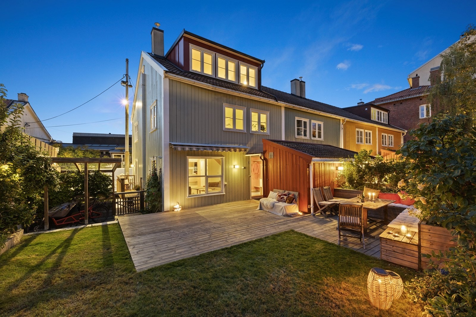 Kveldsstemning i Tromsøgata 15 A på sensommeren. Galleribilde