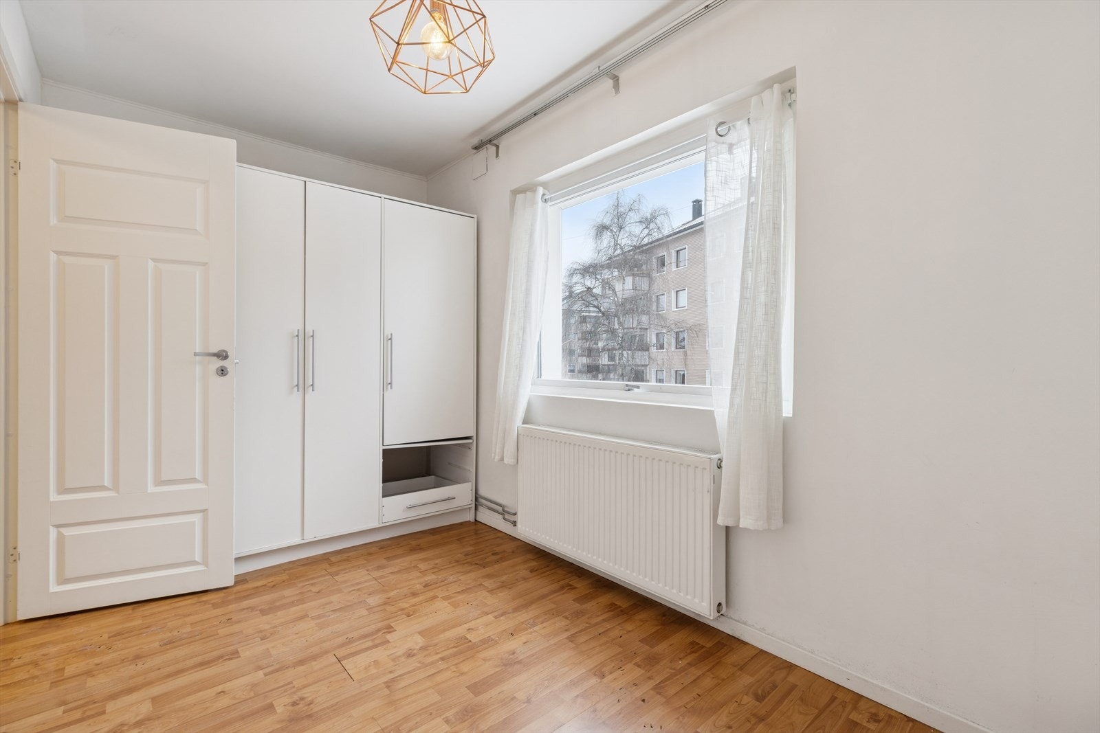 Det andre soverommet er også av god størrelse, med plass til garderobeløsning. Galleribilde