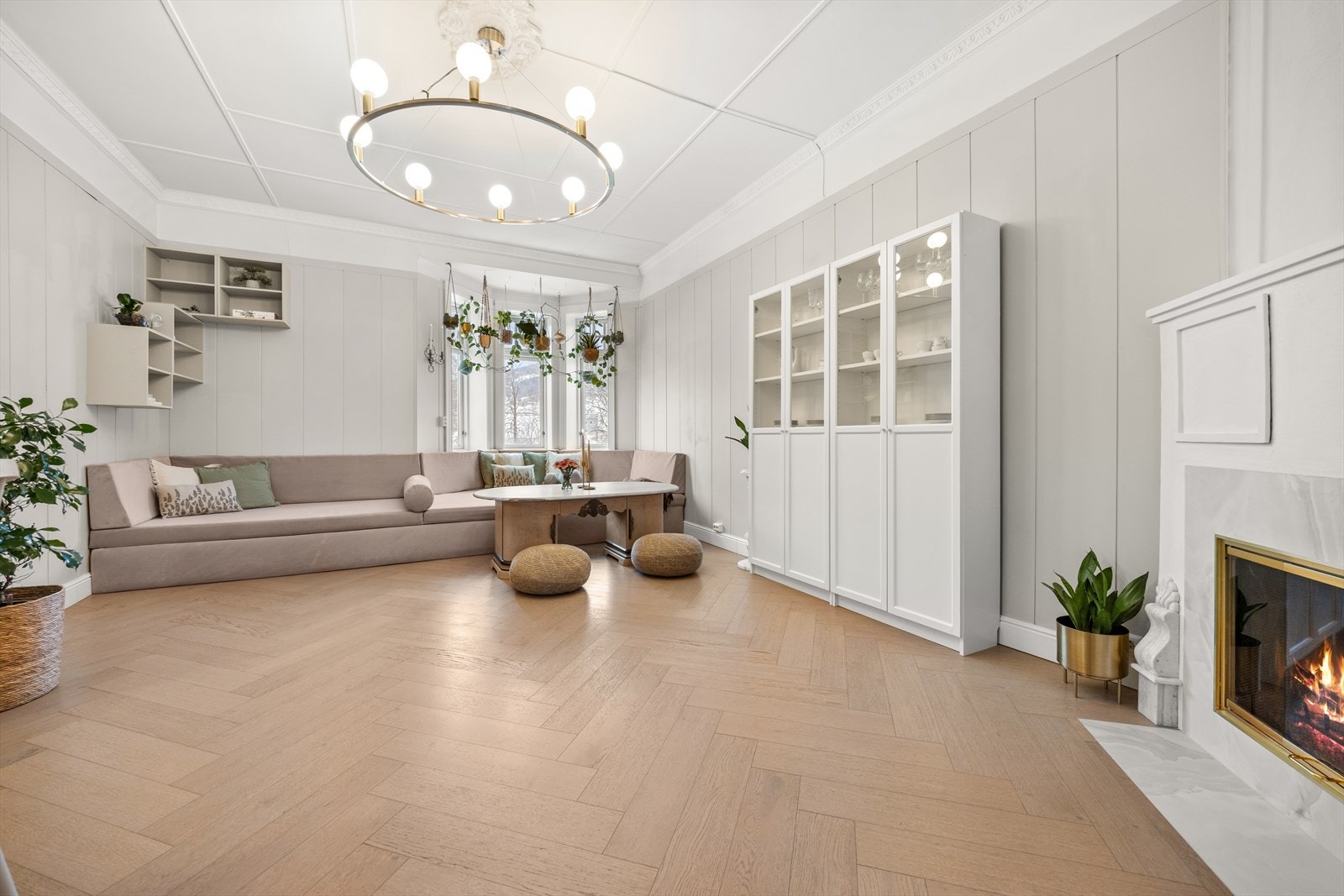 Dette er en lys og klassisk 3-roms selveierleilighet i flott, arkitekttegnet bygård på Strømsø Galleribilde