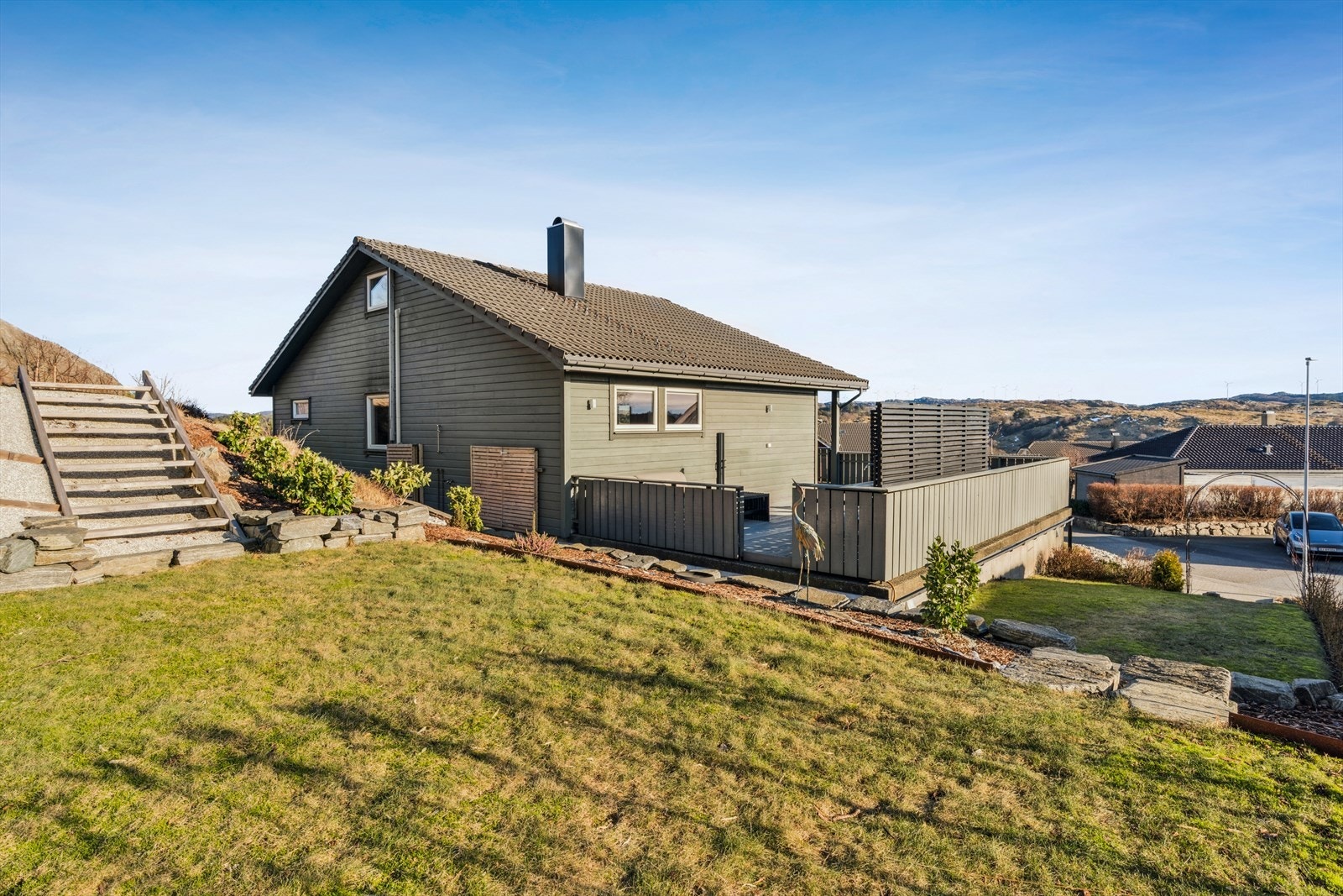 Her finner man hyggelige uteplasser hvor en kan sitte lunt, usjenert og nyte flotte dager. Galleribilde