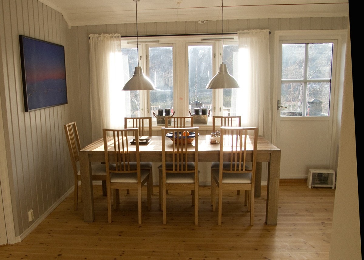 Fra stuen er det utgang til vestvendt balkong med god solgang. Galleribilde