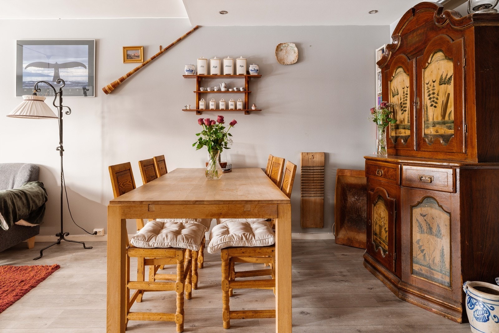 Kjekt å vite er at det er gulvvarme i hele leiligheten! Det gir god komfort og deilig varme i hjemmet. Galleribilde