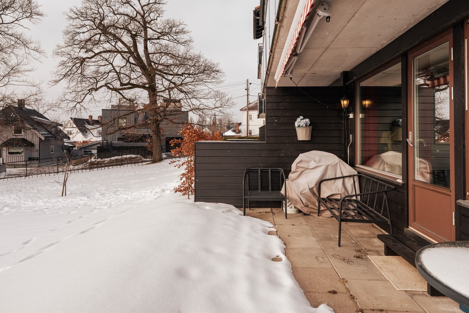 Uteplassen vender mot sydvest og har gode solforhold. Galleribilde