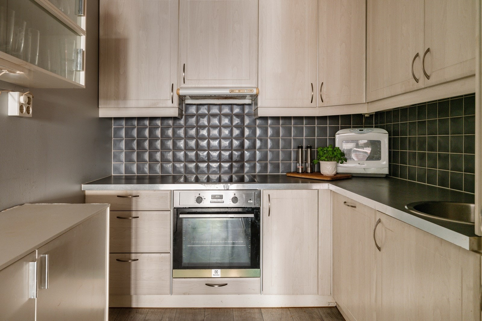 Kjøkkenet er opprinnelig fra 2006, men ble oppgradert i 2015 med nye fronter. Galleribilde