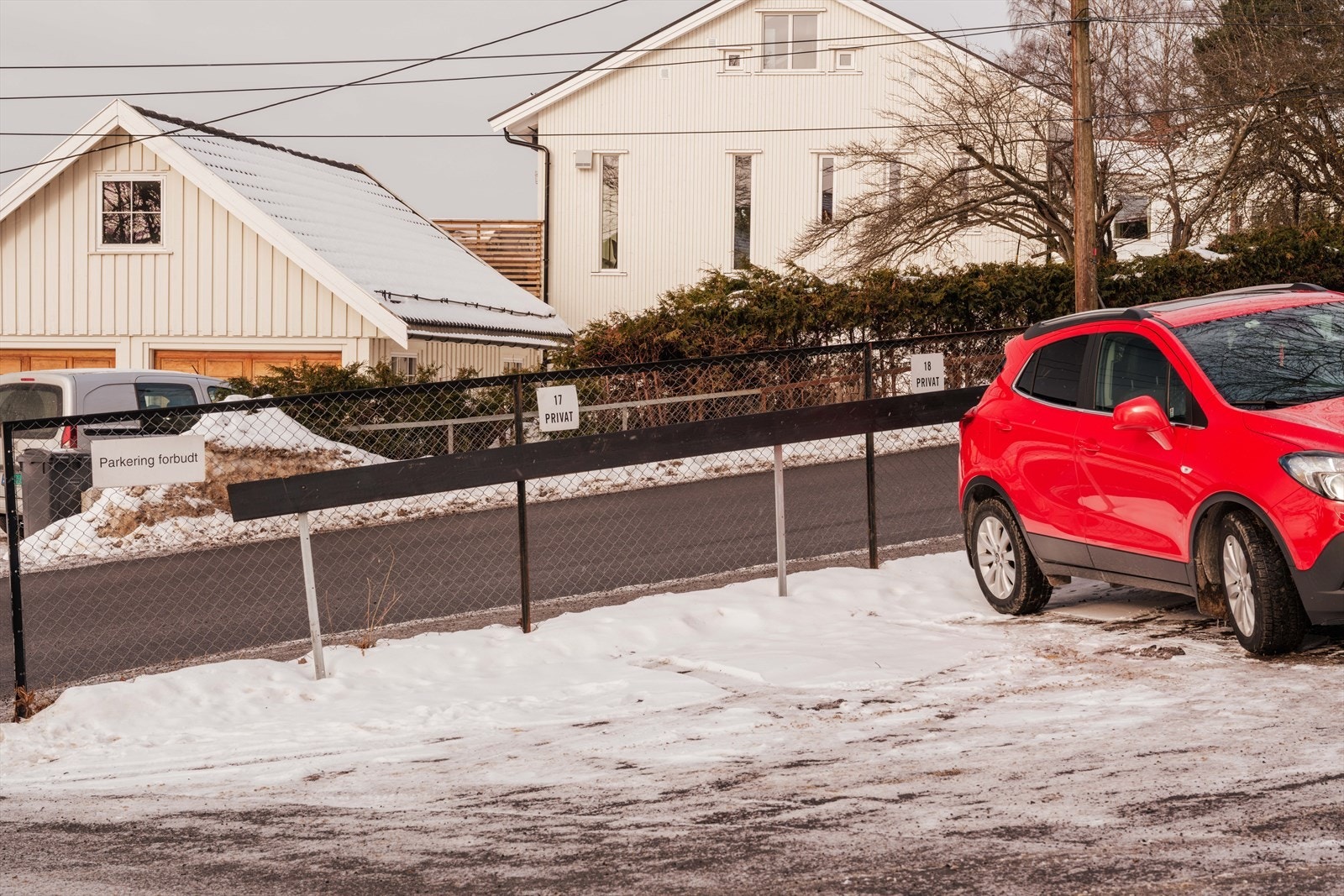 Parkeringsplass nr. 17 medfølger leiligheten. Galleribilde