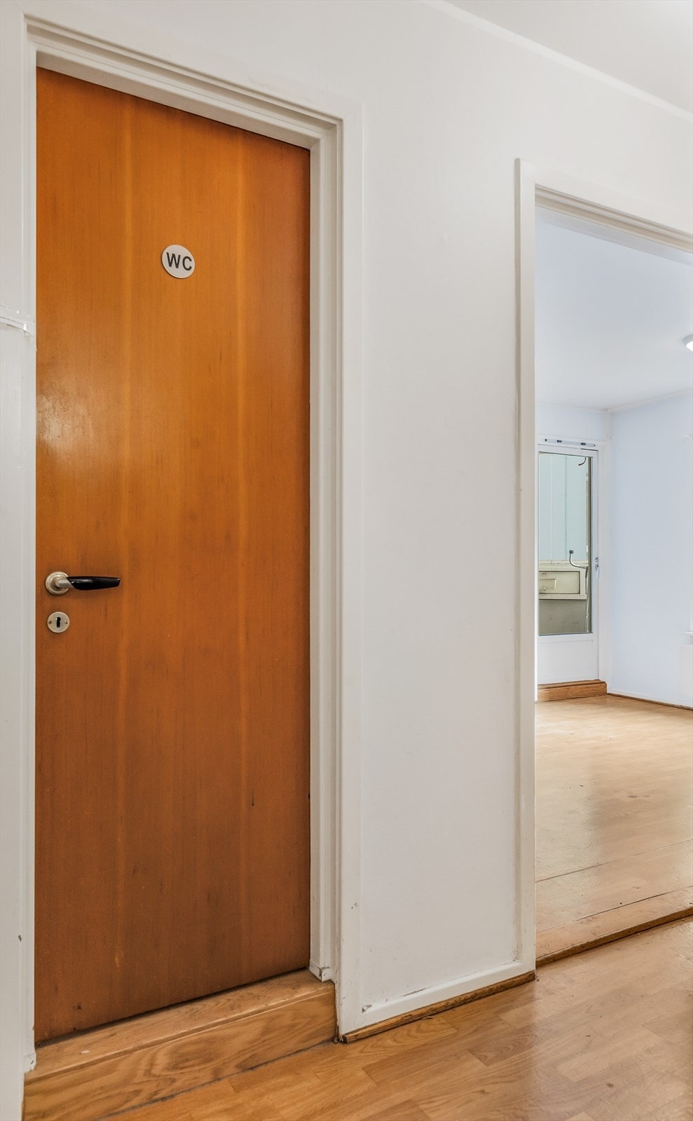 Selve leiligheten har behov for oppussing, utenom badet som ble rehabilitert i regi av borettslaget i 2021. Galleribilde