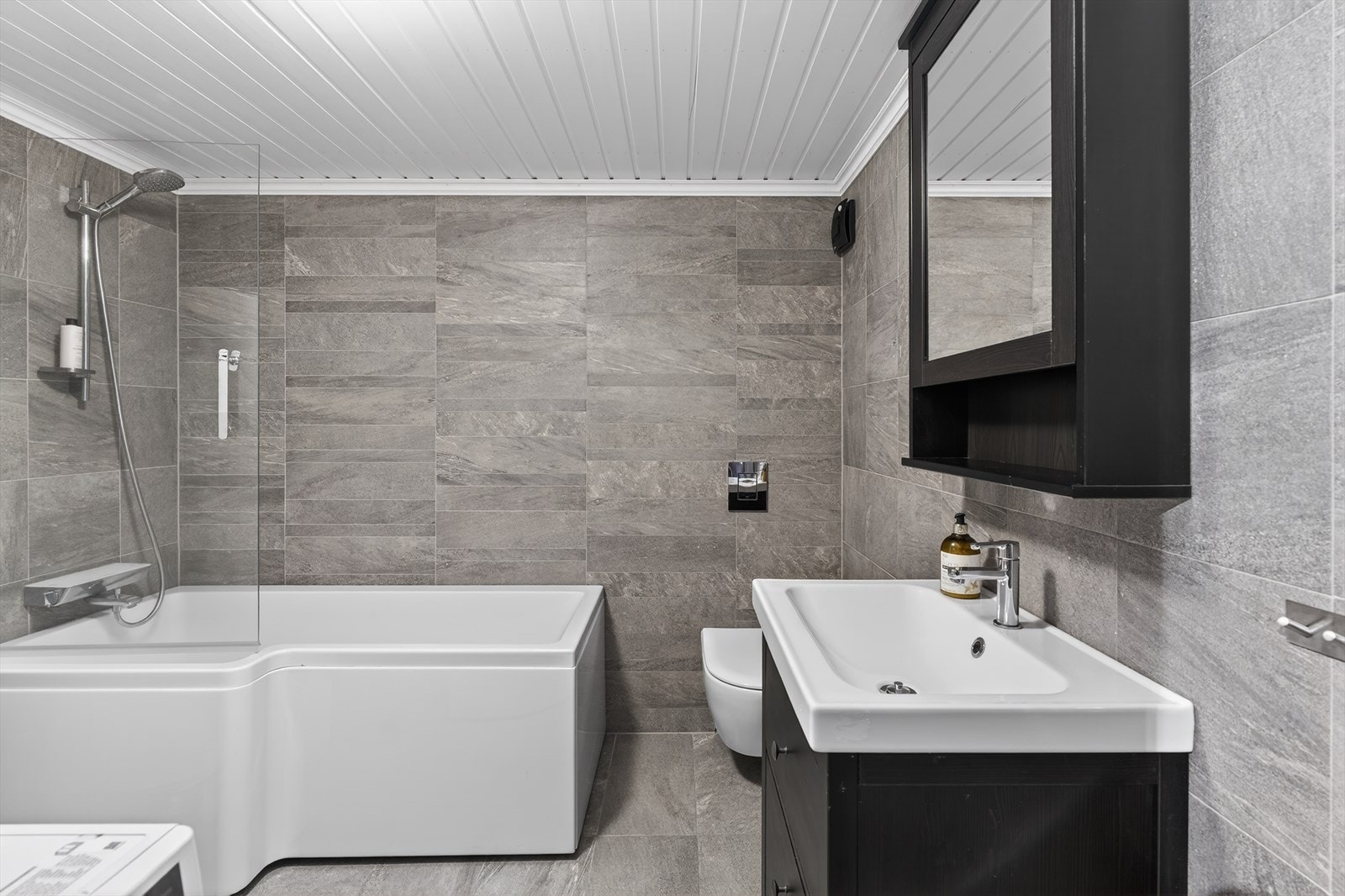 Bad 1 med inngang fra entrè/gang Galleribilde