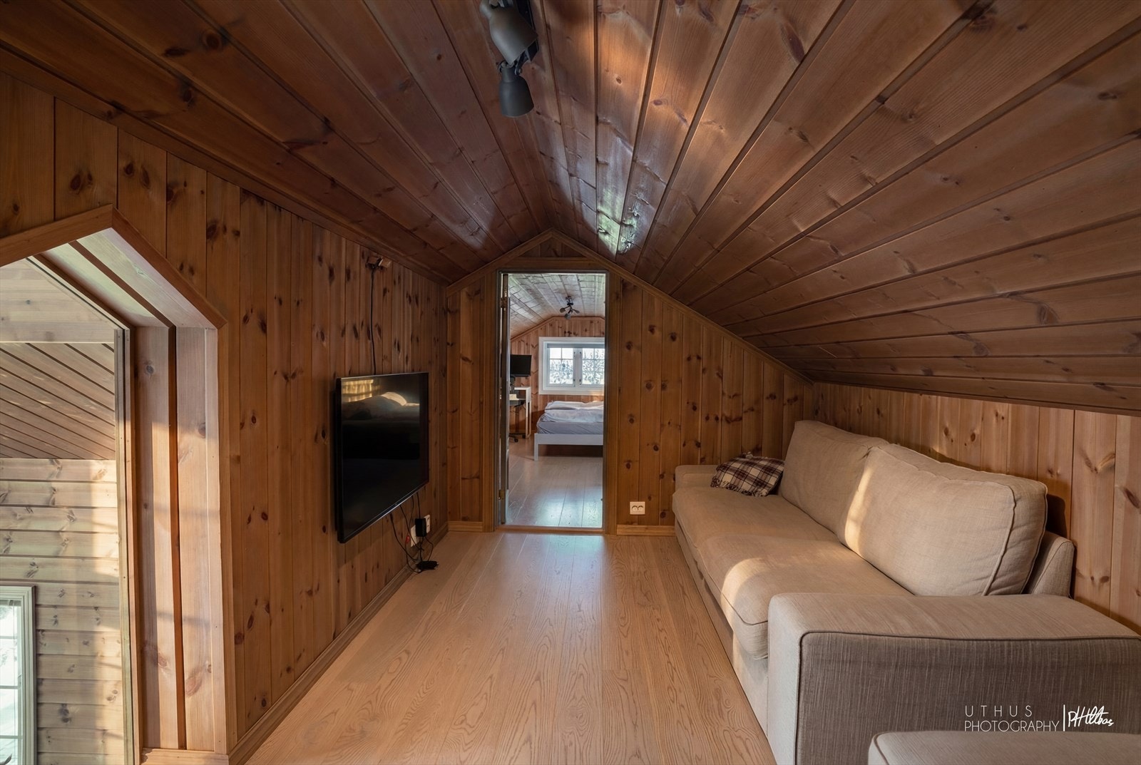 Praktisk Tv-stue på hems Galleribilde