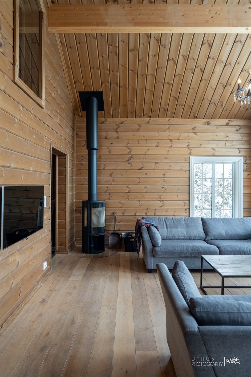 Stemningsfull vedpeis i stuen Galleribilde