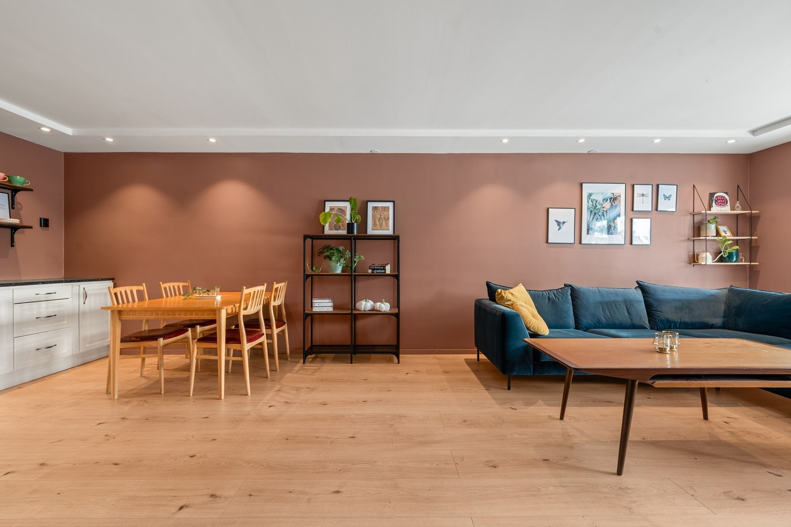 Allrommet byr på flere møbleringsmuligheter. Galleribilde