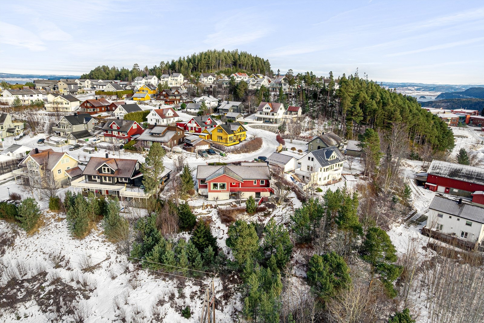 Boligens attraktive beliggenhet på Svehøgda. Et etablert boligområde kjent for gode oppvekstsvilkår. Galleribilde