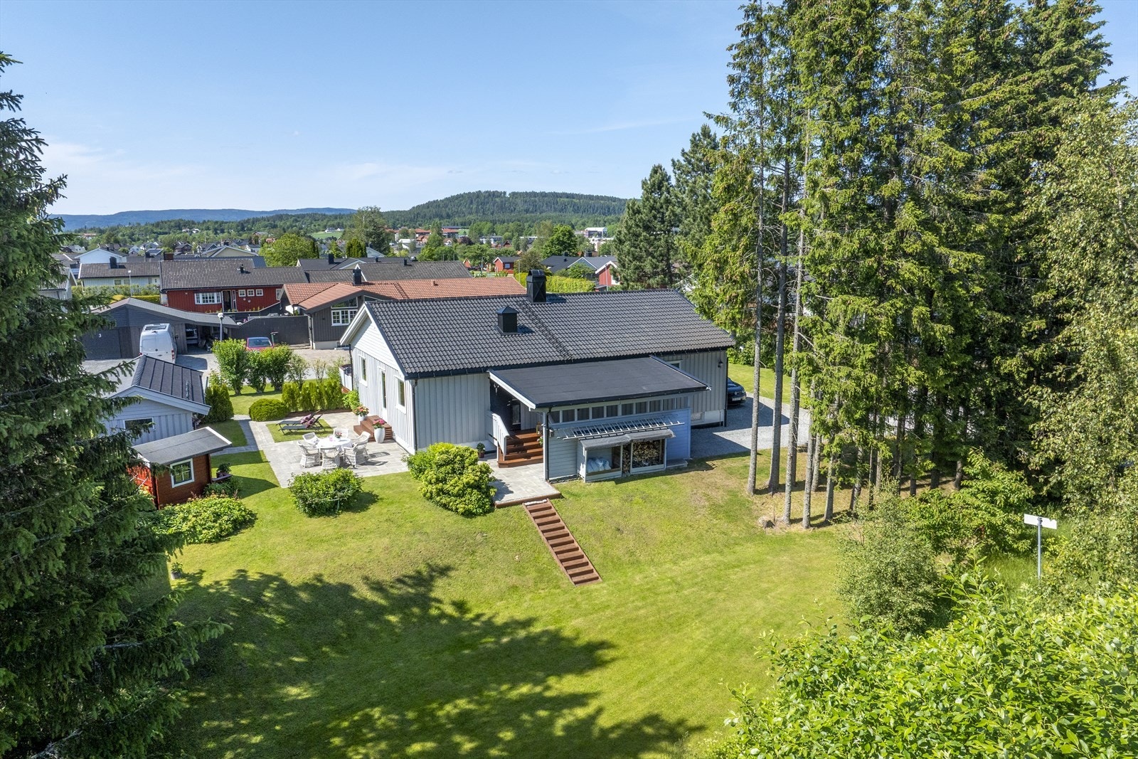 I hagen på baksiden er det også godt med boltringsplass. Galleribilde