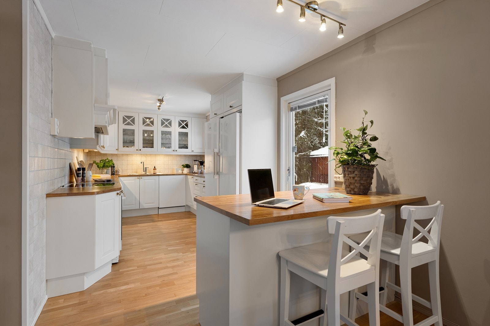 Det pene kjøkkenet er levert fra kvalitetsleverandøren Sigdal i 2009. Galleribilde