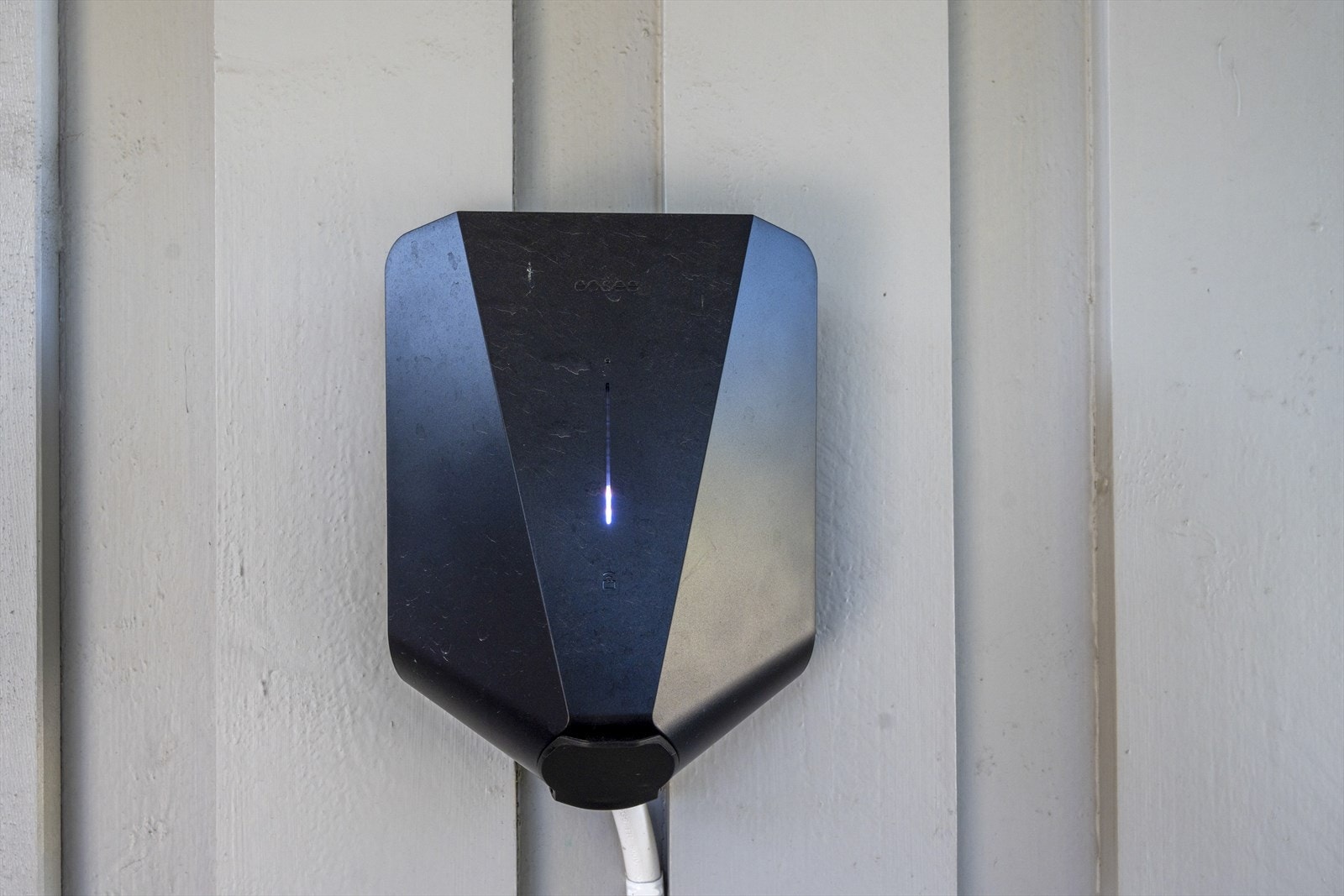 Det er installert elbillader ved boligen. Galleribilde