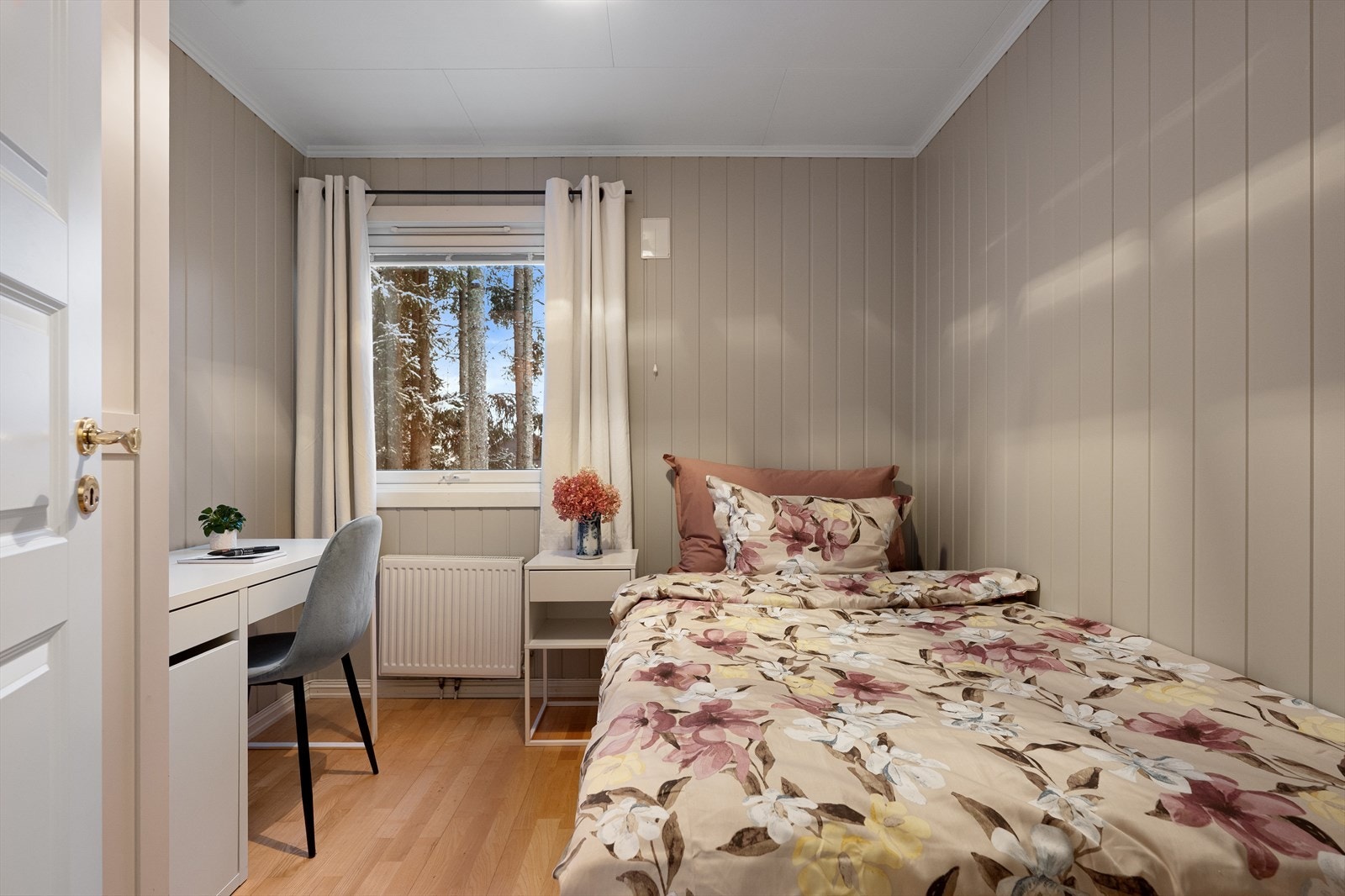 Det tredje soverommet er også av god størrelse, med plass til både seng og kontorplass. Galleribilde