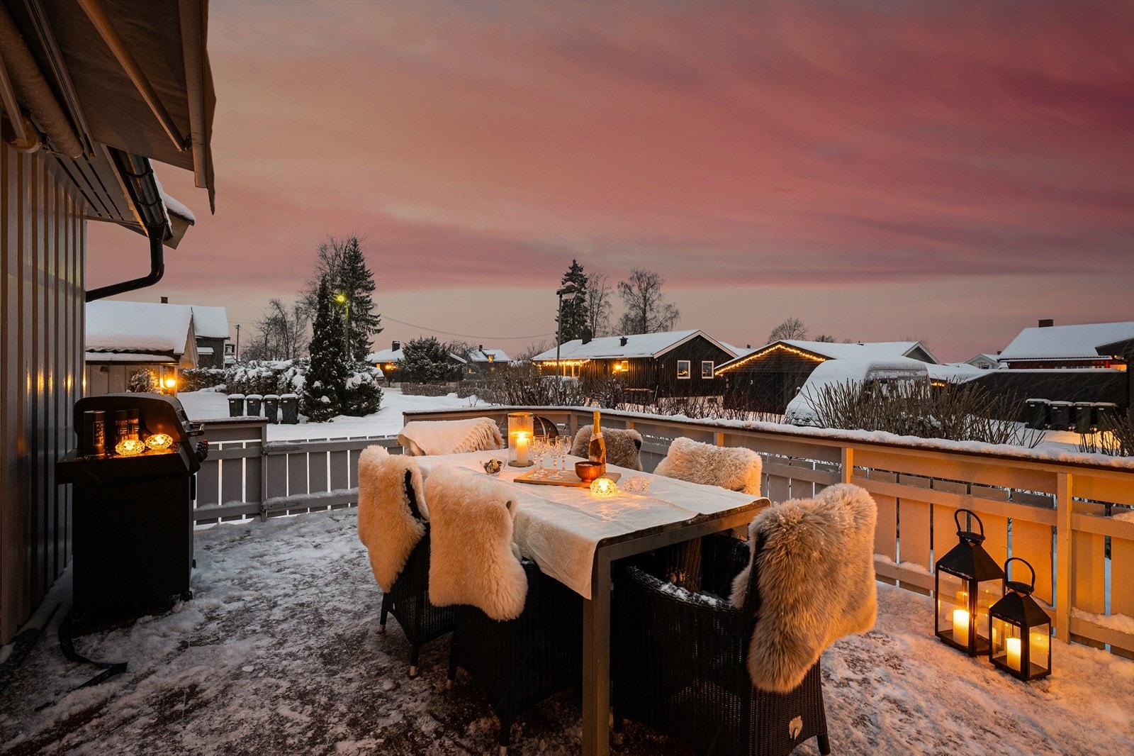 Terrassen blir en fin utvidelse av stuen på varme sommerdager. Galleribilde