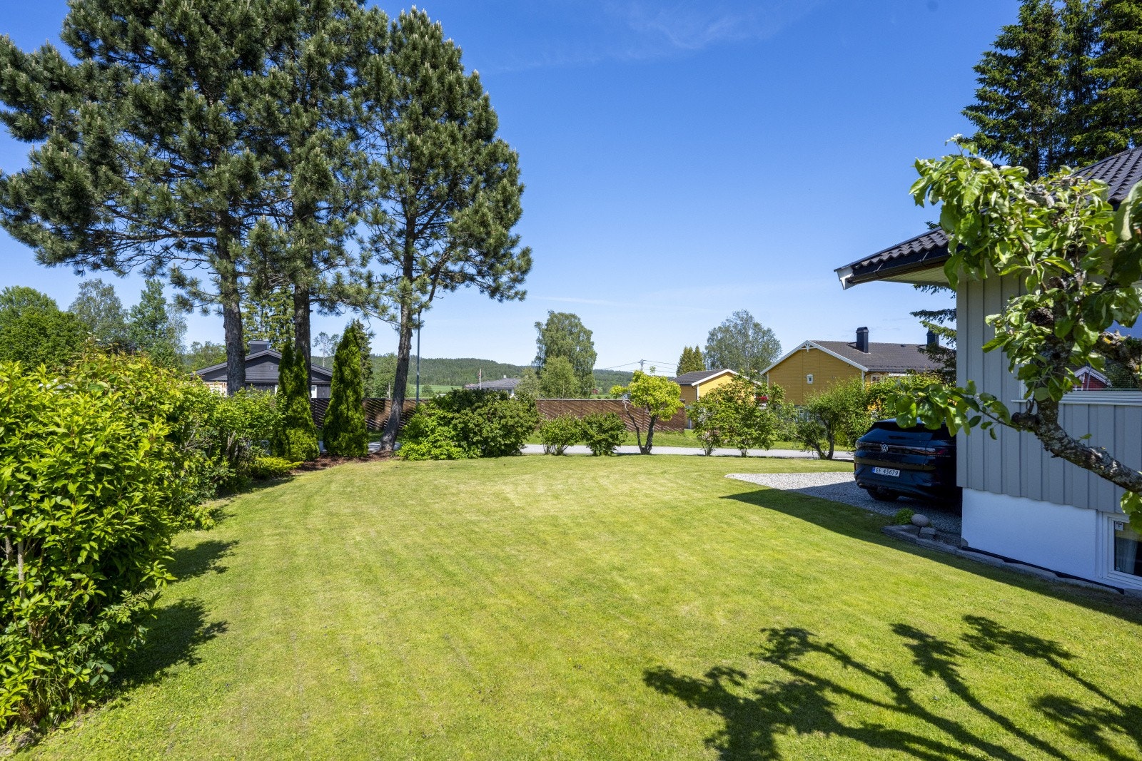 Hagen på frontsiden er stor og flat, som gir gode lekemuligheter for barn. Galleribilde