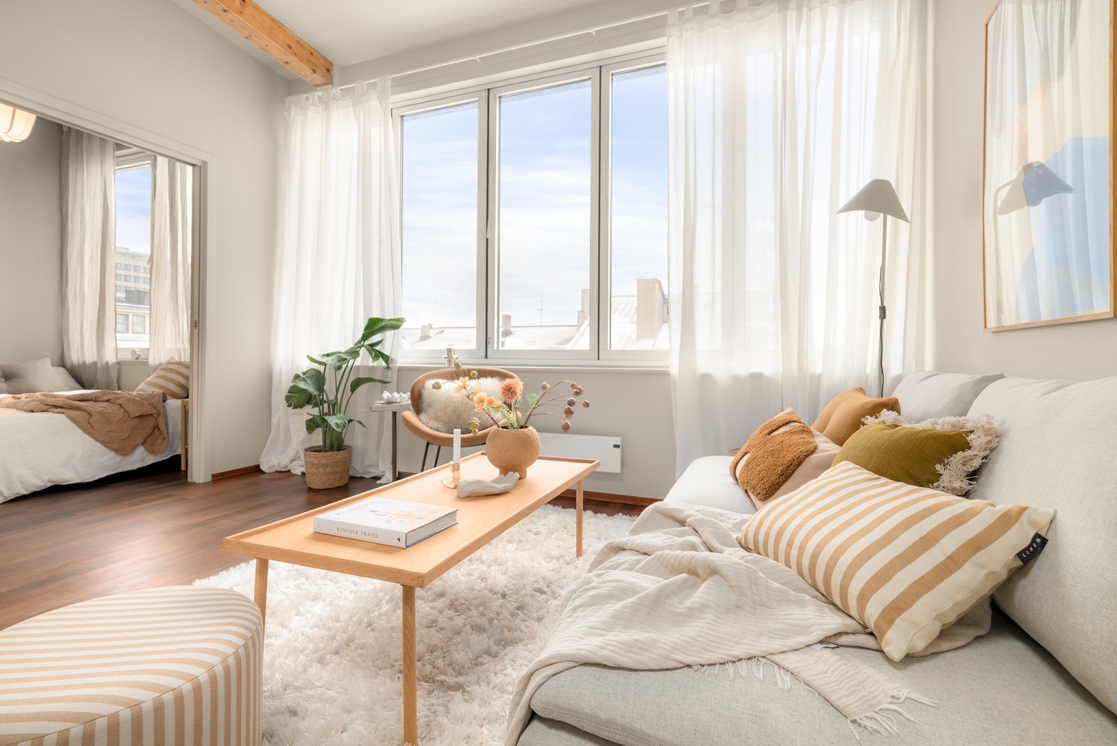 En lys og fin 2-roms loftsleilighet med sentral og attraktiv beliggenhet midt på Frogner. Galleribilde