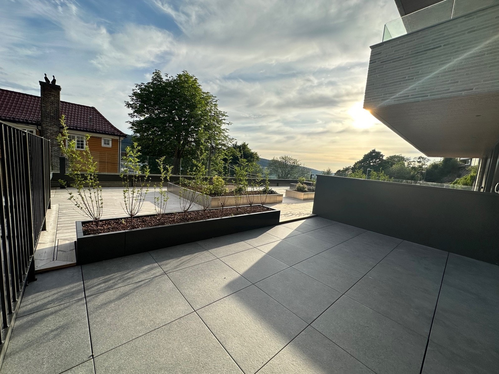 Terrasse med nydelig utsikt og gode solforhold. Galleribilde
