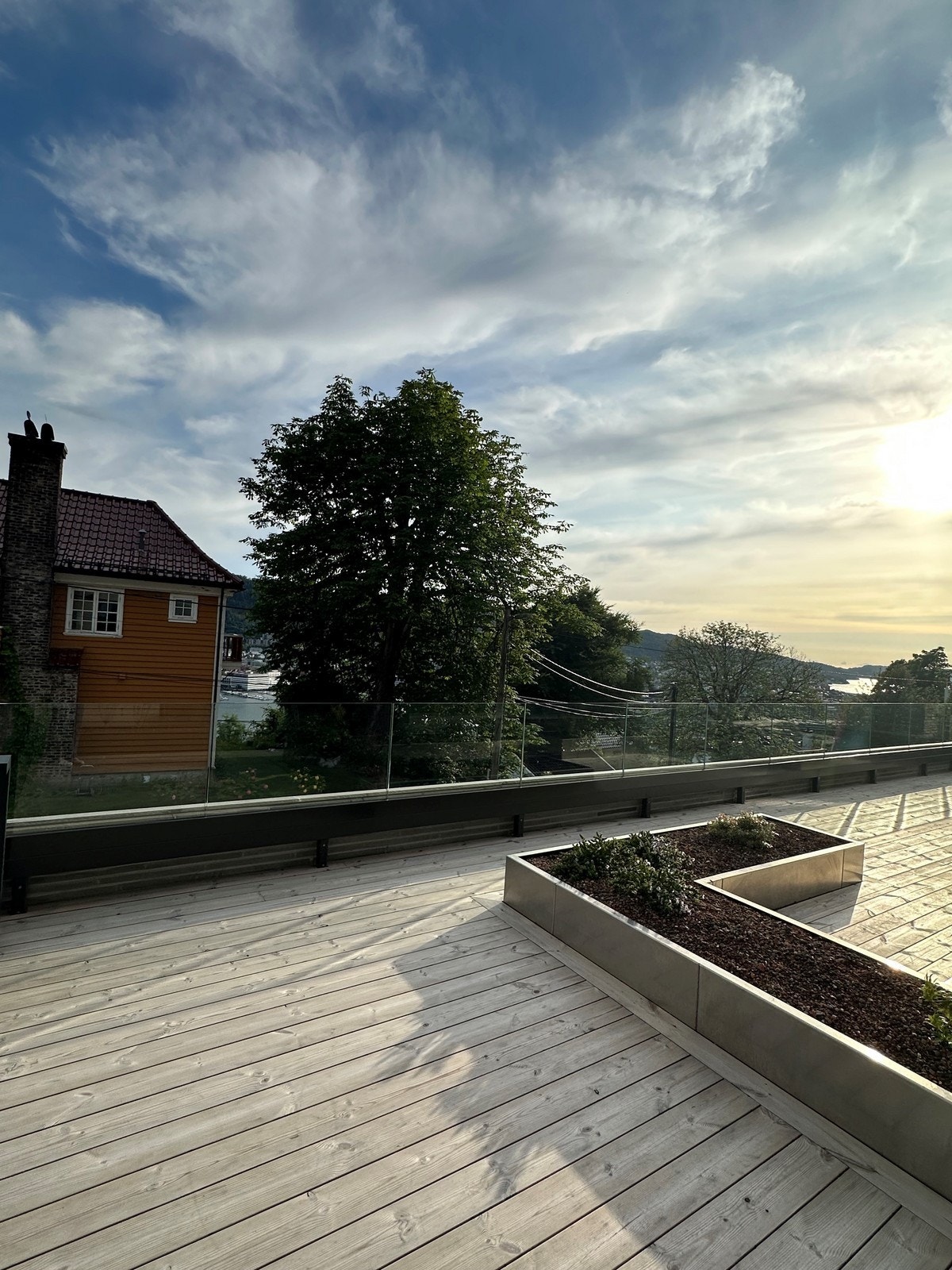 Leiligheten har tilgang til nydelig terrasse med fantastisk utsikt og gode solforhold. Galleribilde