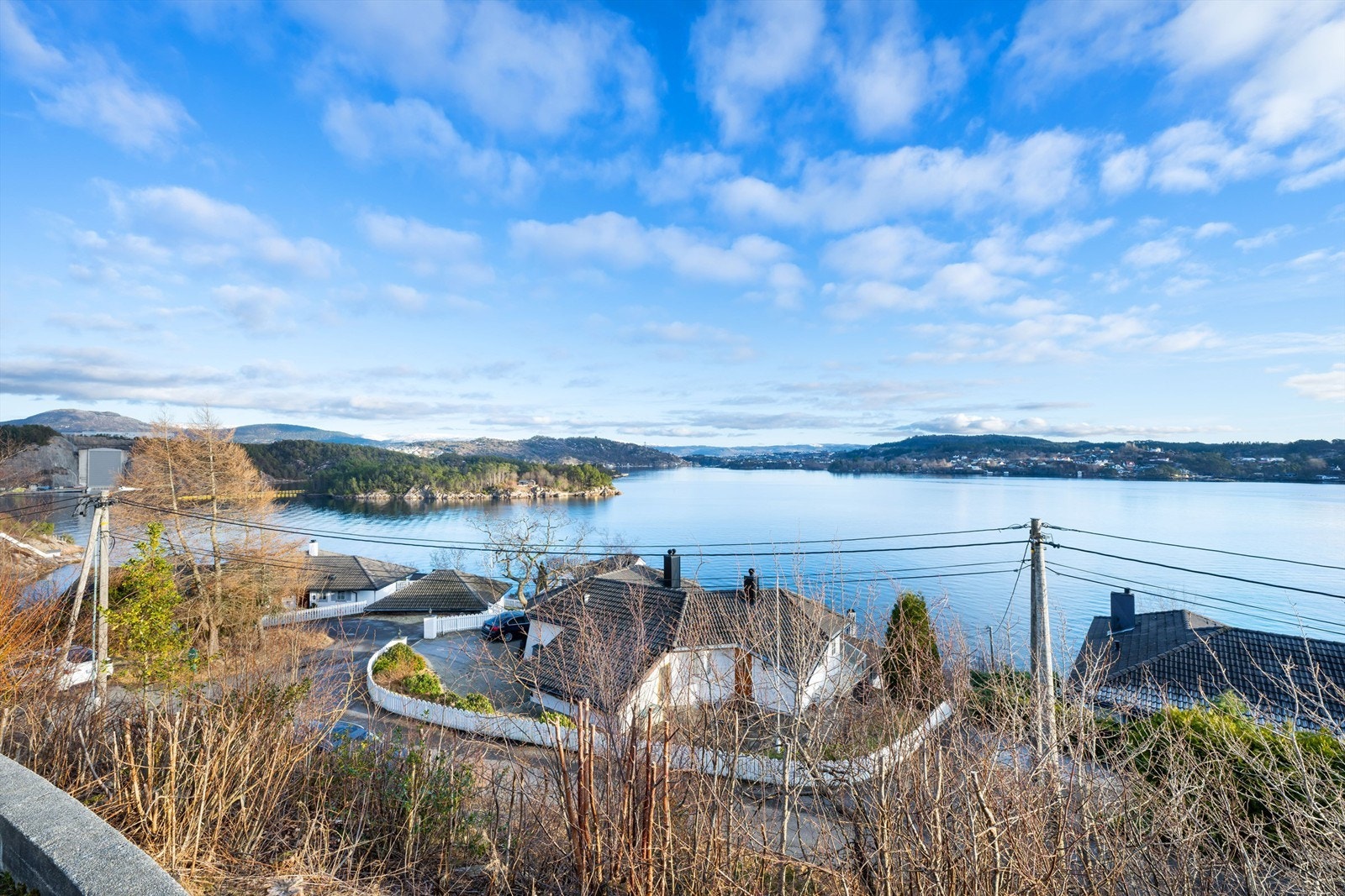 Andre veien er utsikten innover mot Knappen og Håkonsvern på venstre side. Galleribilde