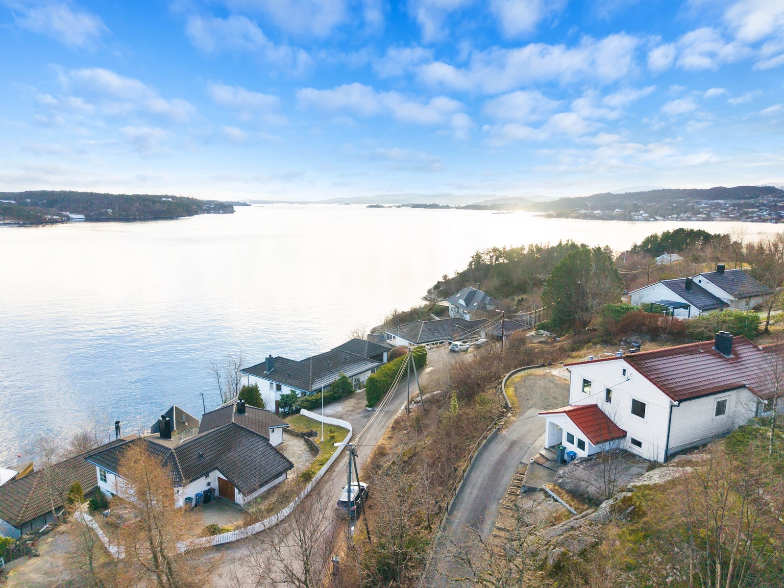 Nydelig sjøutsikt fra tomten utover Grimstadfjorden. Galleribilde