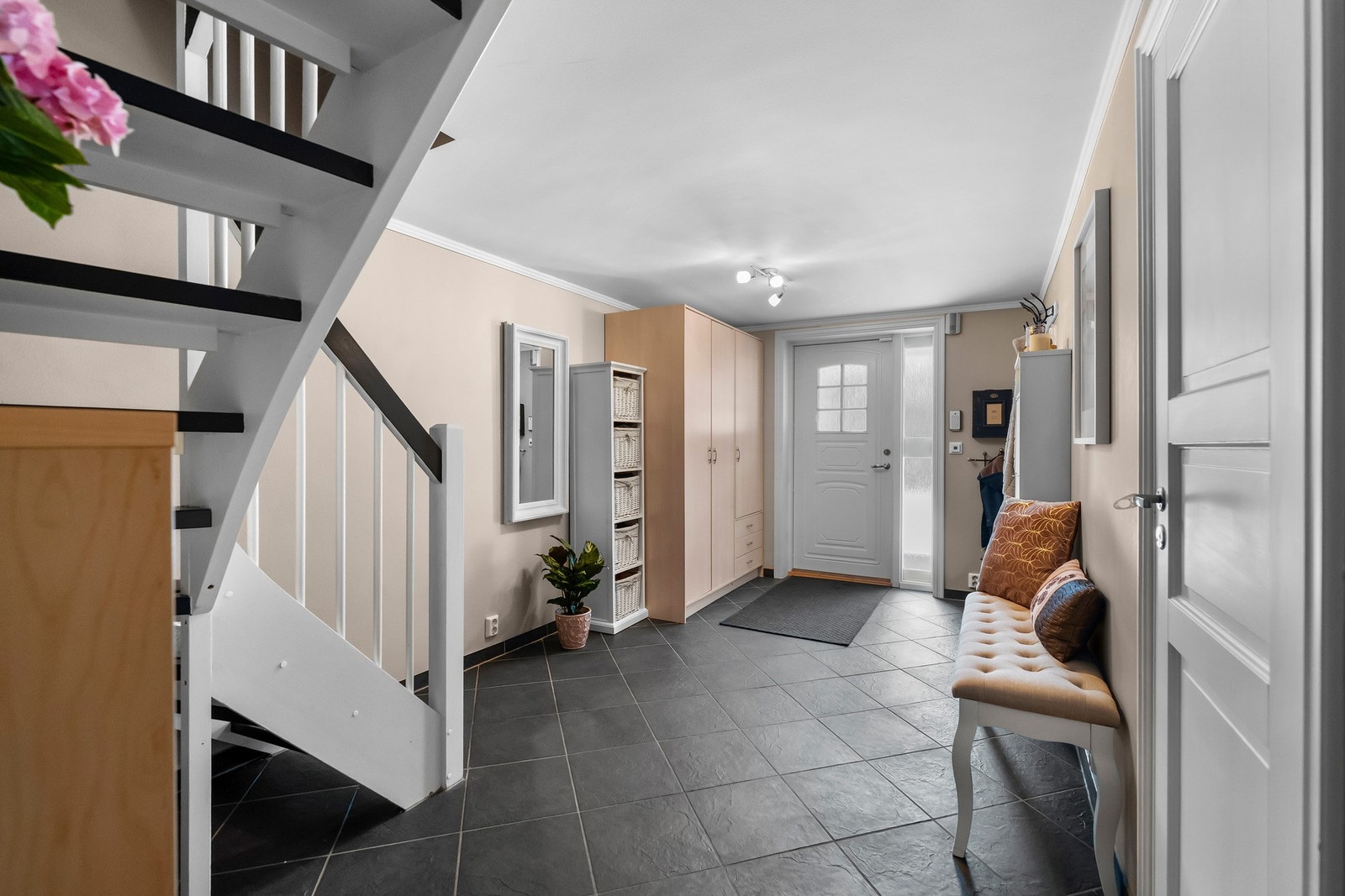 Entré/trappegang i underetasjen Galleribilde