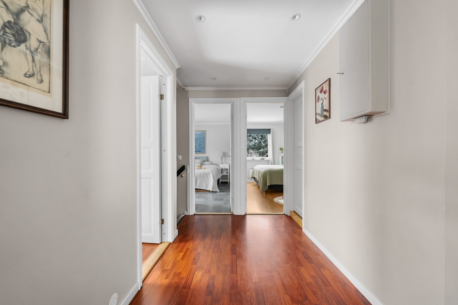 Trappegang i 1. etg. gir adkomst til soverommene, badet, kjøkkenet og stuen Galleribilde