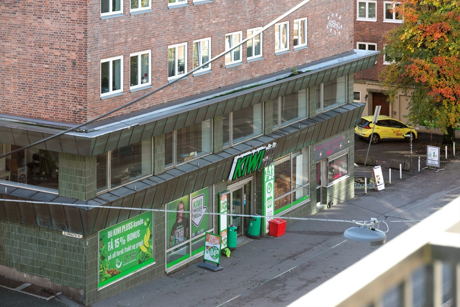 Nærområdet byr på alt du måtte trenge i umiddelbar nærhet med flere gode service- og forretningstilbud, alle med minutters gange fra leiligheten. Galleribilde