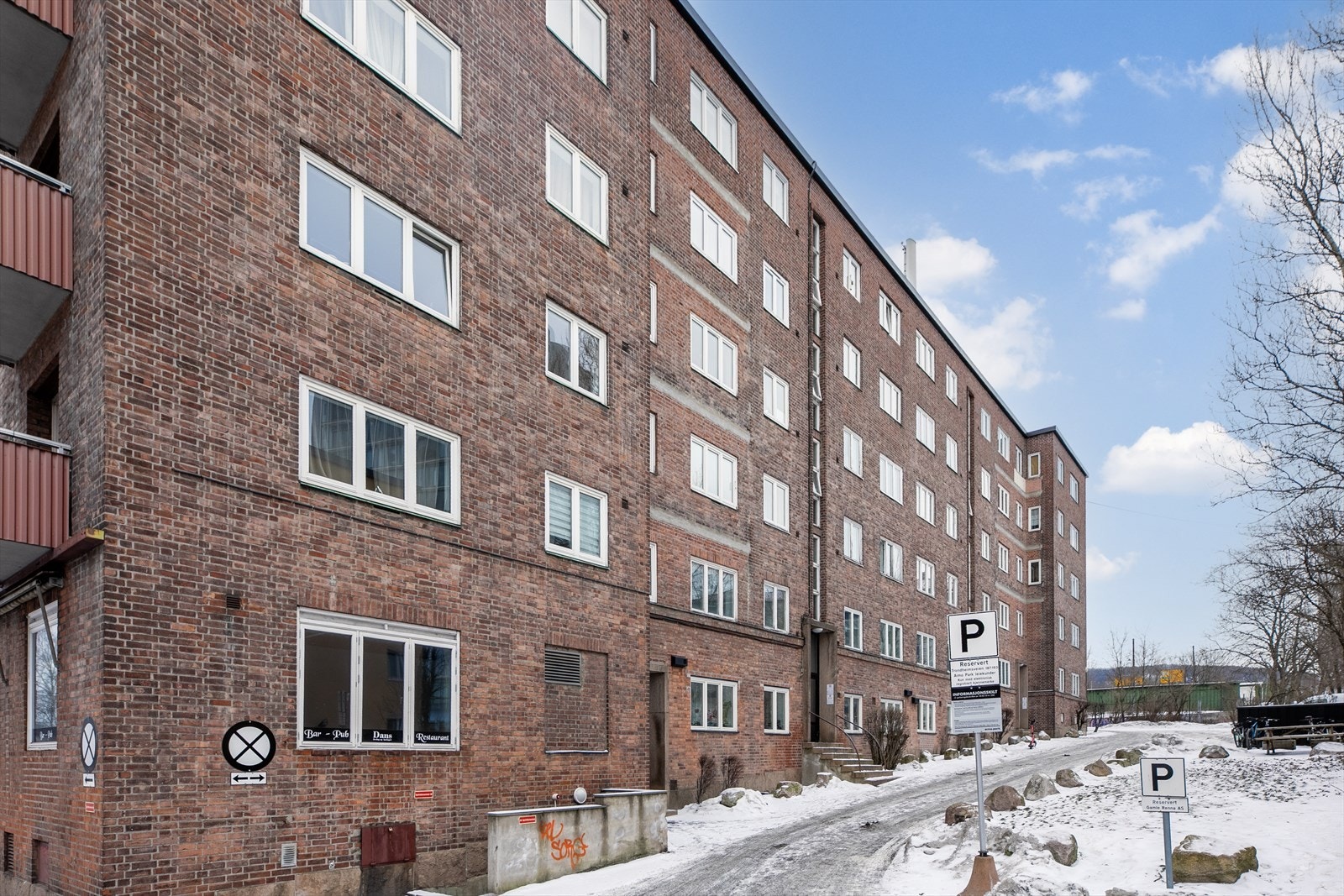 Velkommen til Trondheimsveien 189! Her bor dere i et hyggelig nabolag med gangavstand til alt dere trenger. Vi ses på visning! Galleribilde