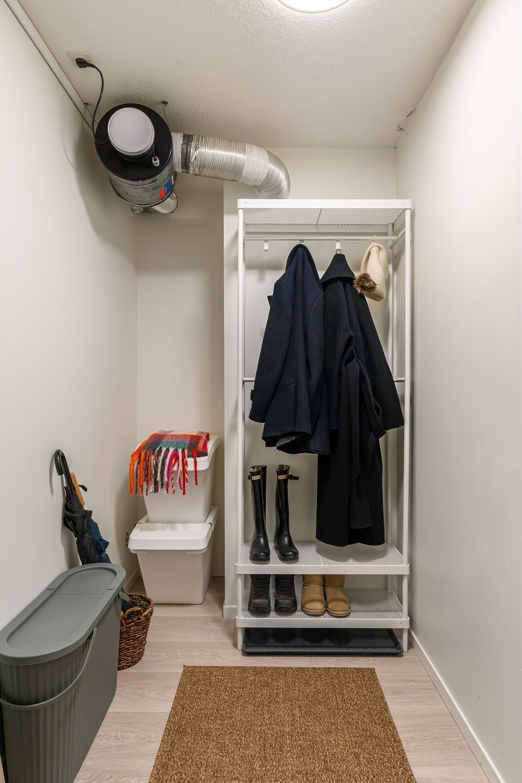 Praktisk og romslig innvendig bod - Egen sportsbod i underetasjen Galleribilde