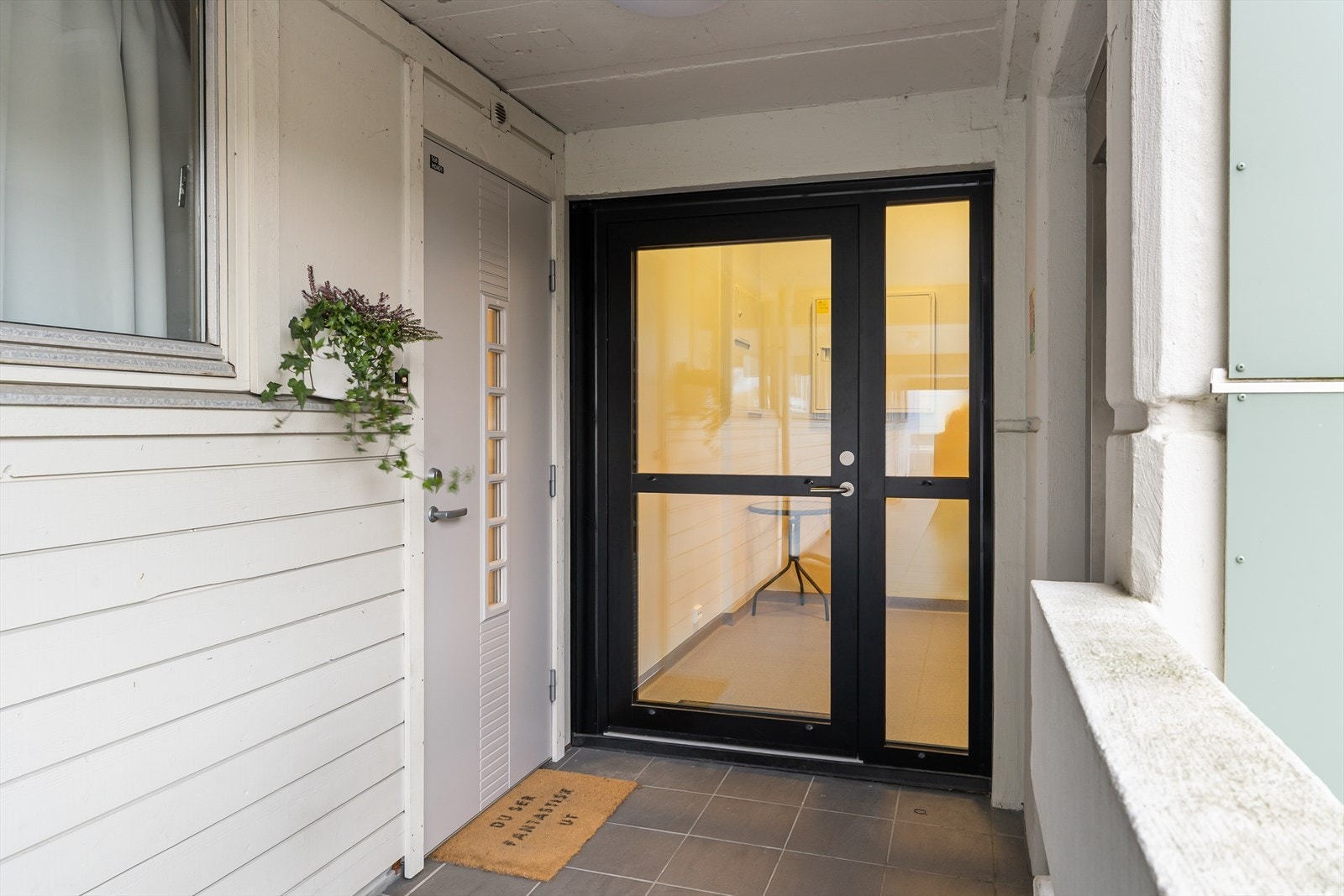 Ta heisen direkte opp til leiligheten, enten fra parkeringsanlegget eller hovedinngangen - praktisk for alle aldersgrupper Galleribilde