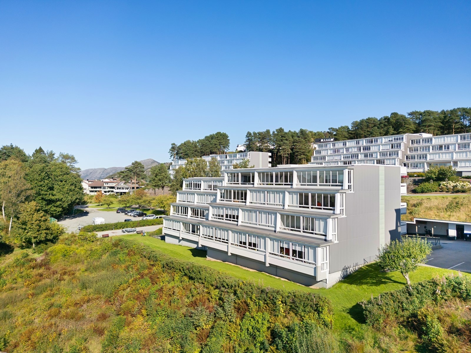 Leiligheten ligger i øverste etasje i blokken, som gir en unik og fantastisk utsikt mot Gandsfjorden og hele Sandnes Galleribilde