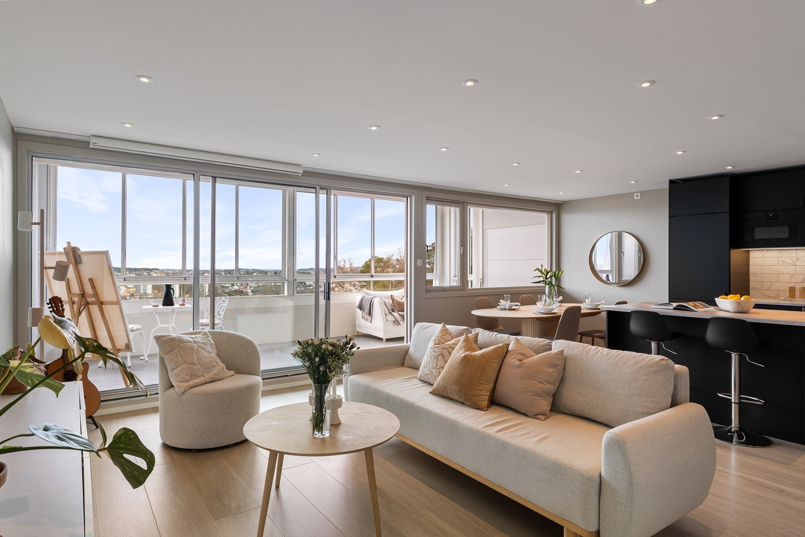 EiendomsMegler 1 v/ Mohammed Rahmani ønsker deg velkommen til visning på Åsveien 94 / Fotograf Eivind Dirdal Galleribilde