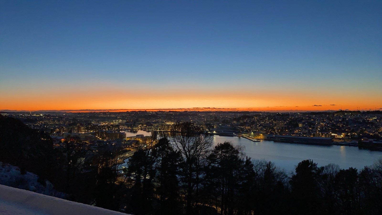 Nyt gode solforhold på dagtid, og avslutt dagen med kveldssolen og en vakker solnedgang Galleribilde