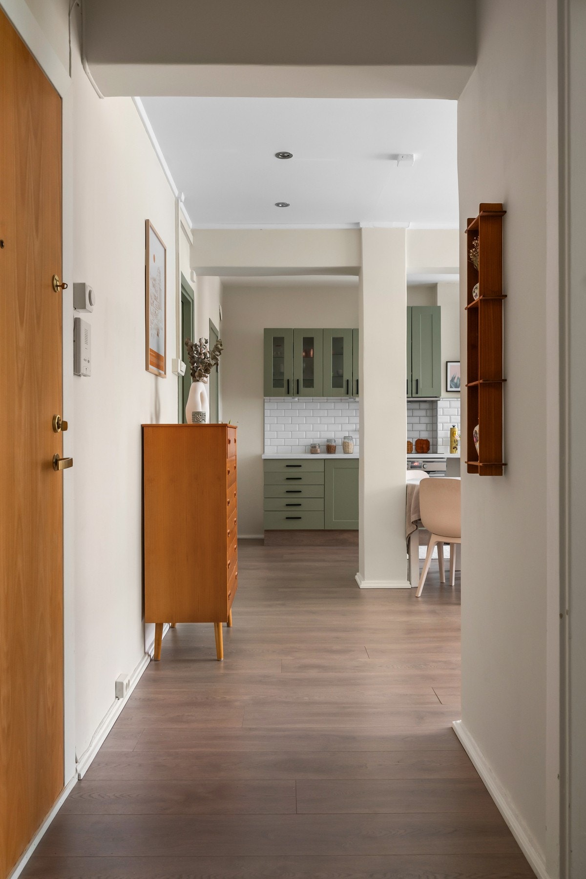 Oppvarming/varmtvann/internett er inkludert i felleskostnadene. Galleribilde