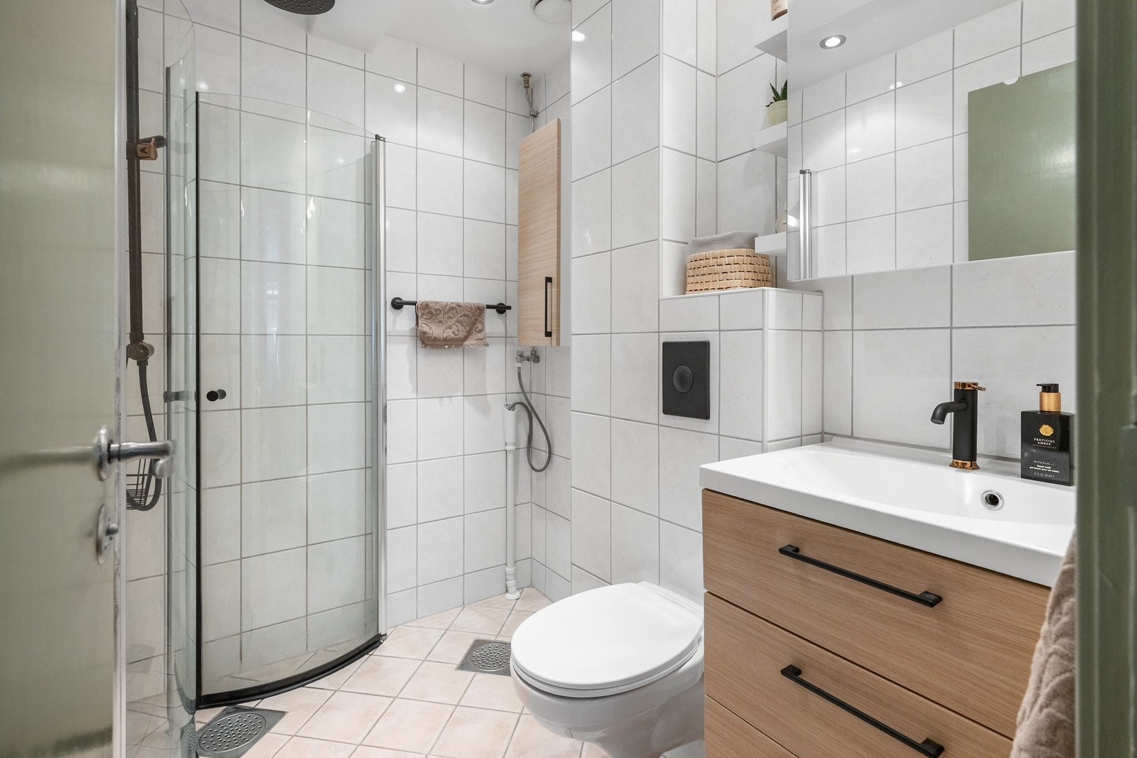 Badet ble rehabilitert i regi av aksjelaget i 2009. Badet er bl.a utstyrt med gulvvarme og opplegg for vaskemaskin. Galleribilde