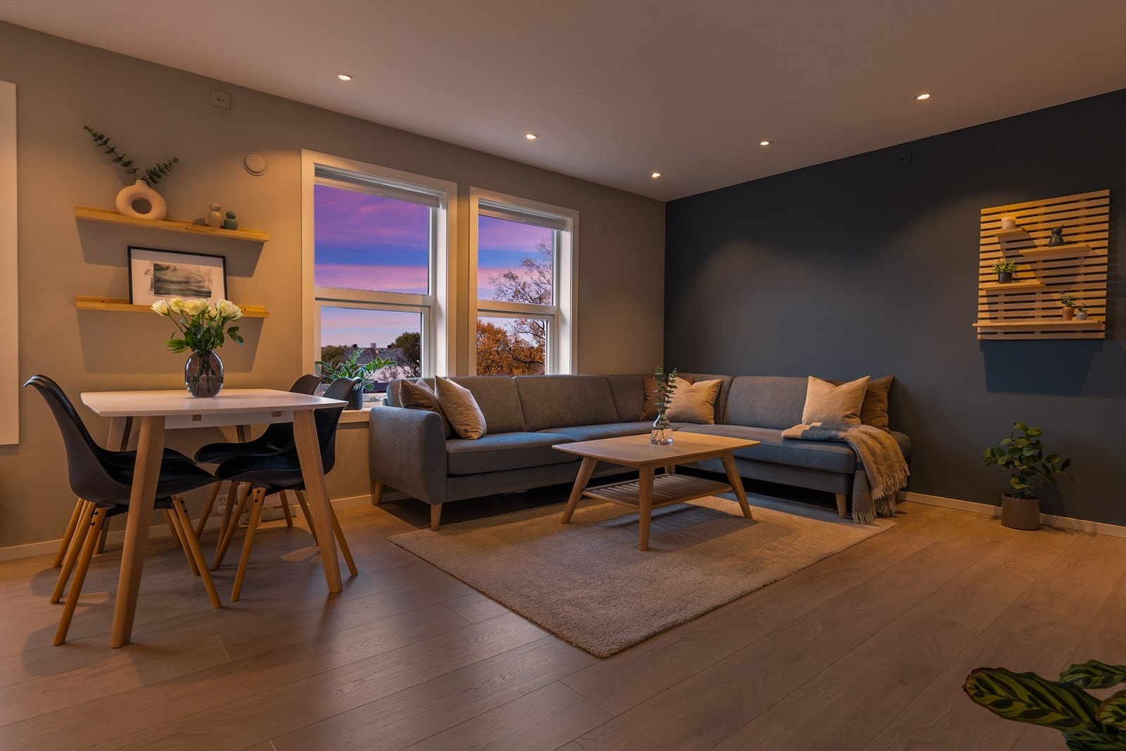 Velkommen til Tennisveien 6 - En vakker 2-roms leilighet i Østbyen, presentert av Aktiv Eiendomsmegling Bodø v/ Stevan Vukovic. Foto HTS Tom Antonsen Galleribilde