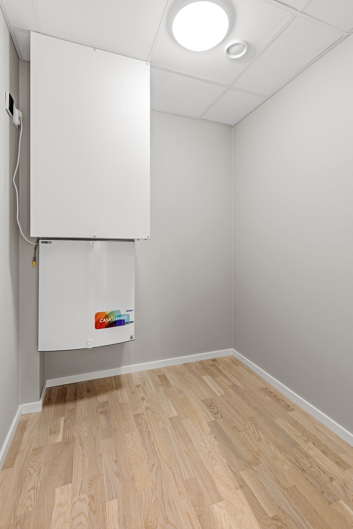 Tilliggende entréen har leiligheten en bod, perfekt for oppbevaring av yttertøy og diverse utstyr. Galleribilde