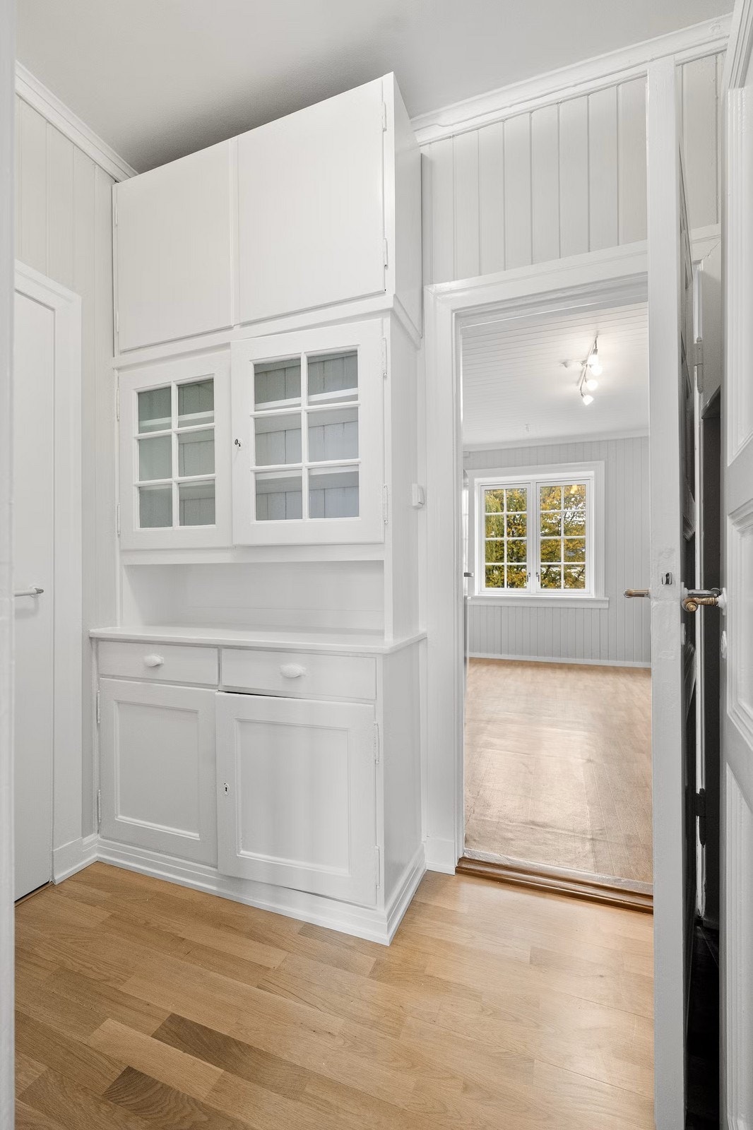 Innebygget kjøkkeninnredning. Galleribilde