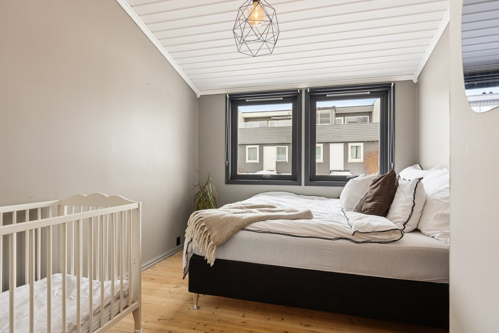 Soverom 2 med walk-in garderobe Galleribilde