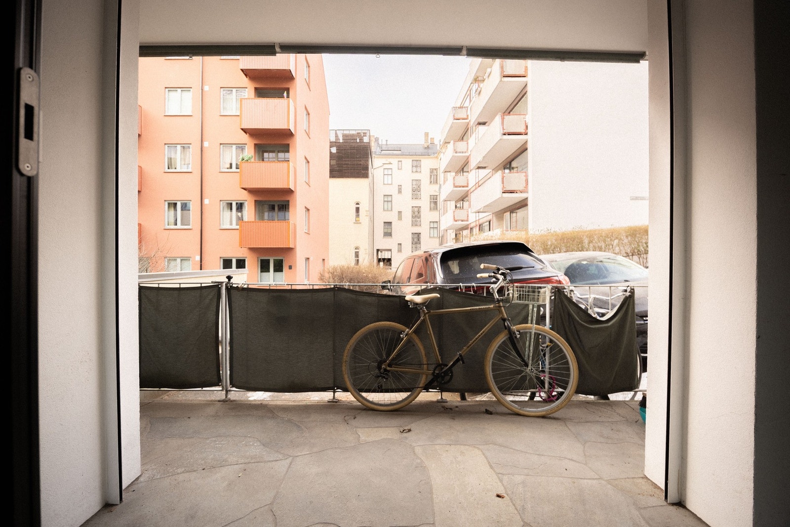 Stor veranda beliggende i en rolig blindgate. Galleribilde