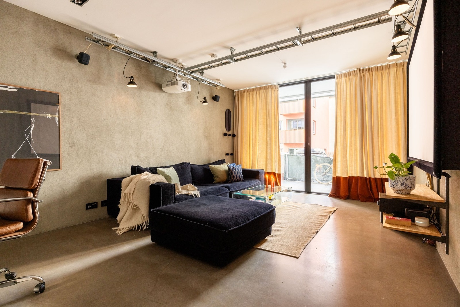 Videre tilkomst til stor stue integrert hjemmekino (medfølger etter avtale). Galleribilde