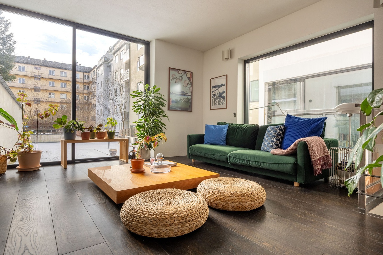 Unik planløsning med trapp opp til stue som ligger i høyden. Galleribilde